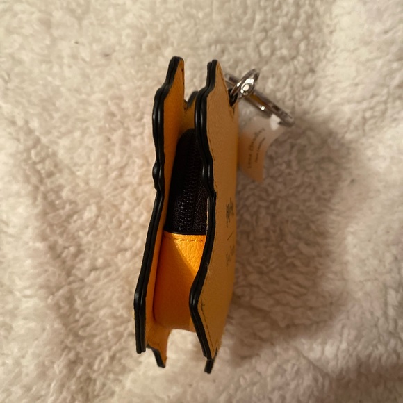 Sold New Vera Bradley Harry Potter Hogwarts Crest Zip Bag Charm Limited Edition - Picture 5 of 7